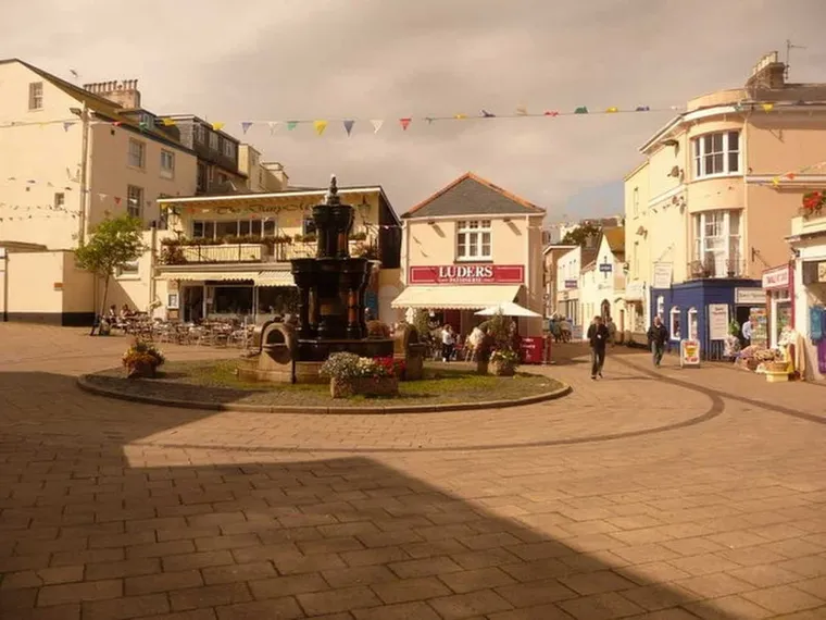 Teignmouth, Triangle Place